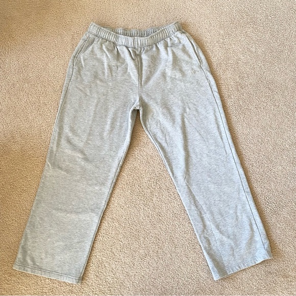 ALO Yoga Pants - Alo Yoga Accolade Sweatpants